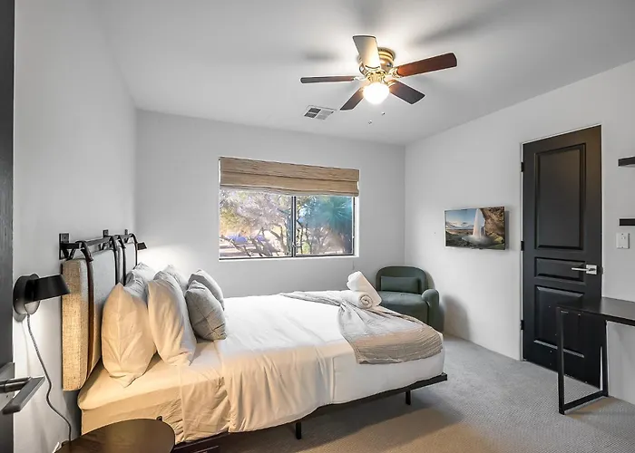 1-acre Backyard 4br Pickleball, Sauna, Saltroom, Gym, Wellness Cave Creek