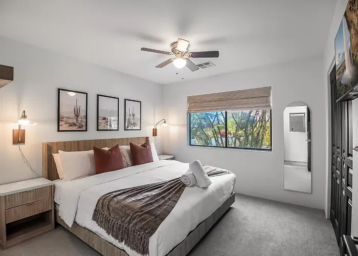 Villa 1-acre Backyard 4br Pickleball, Sauna, Saltroom, Gym, Wellness Cave Creek